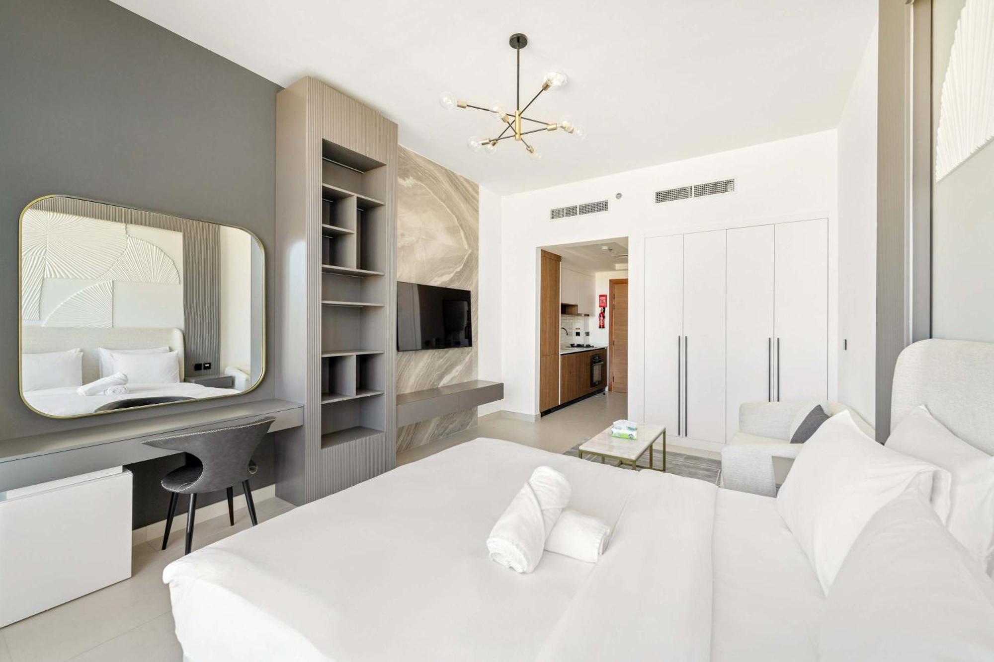 Charming New With Pool And Gym In Al Furjan Apartment *