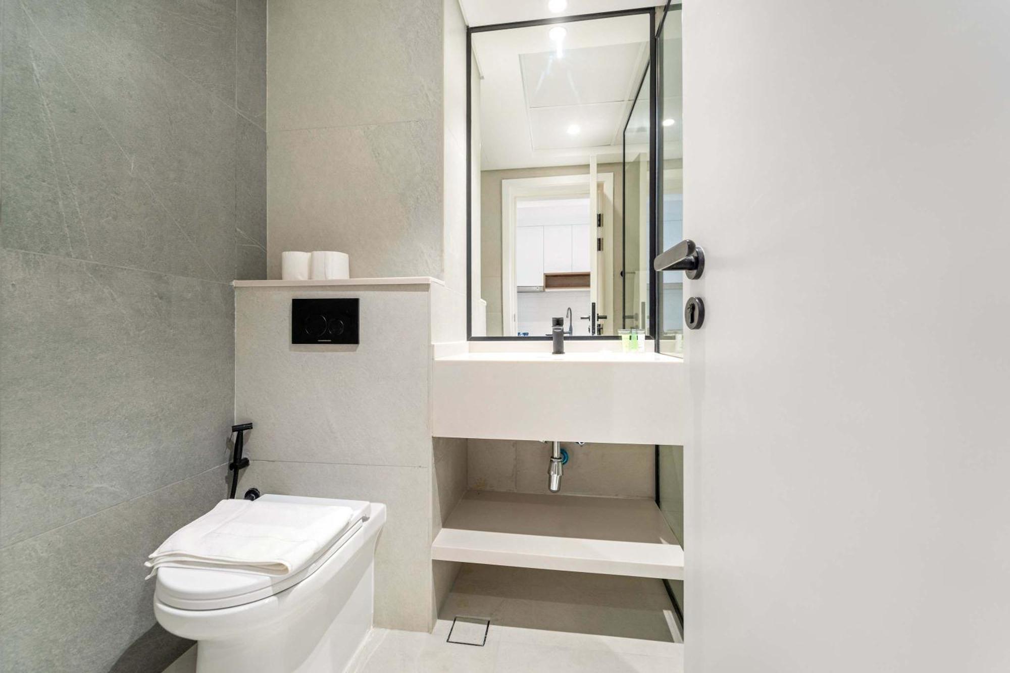 Charming New With Pool And Gym In Al Furjan Apartment *