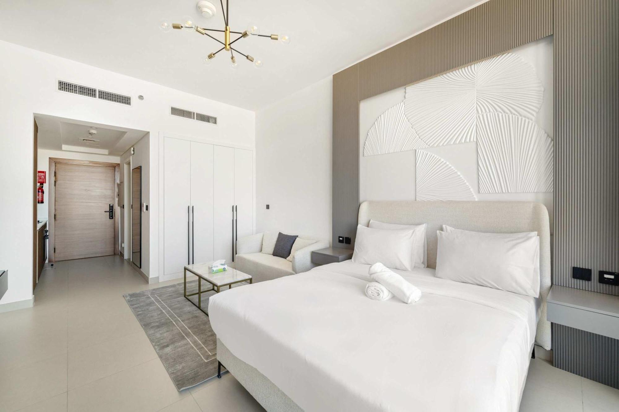 Charming New With Pool And Gym In Al Furjan Apartment